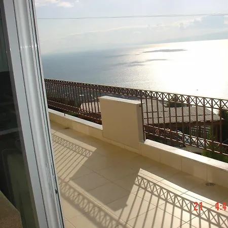 Amazing 2-bed In Spectacular With Stunning Sea Views Kalamata